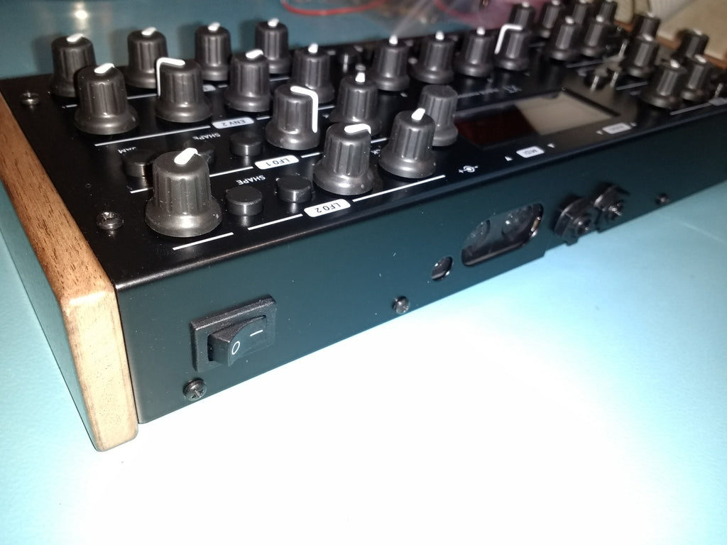 Shruthi XT synthesiser Metal case